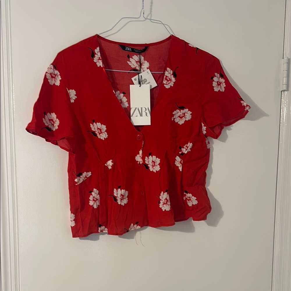 👏🏽sold👏🏽 Zara Red Ruffled Crop Blouse